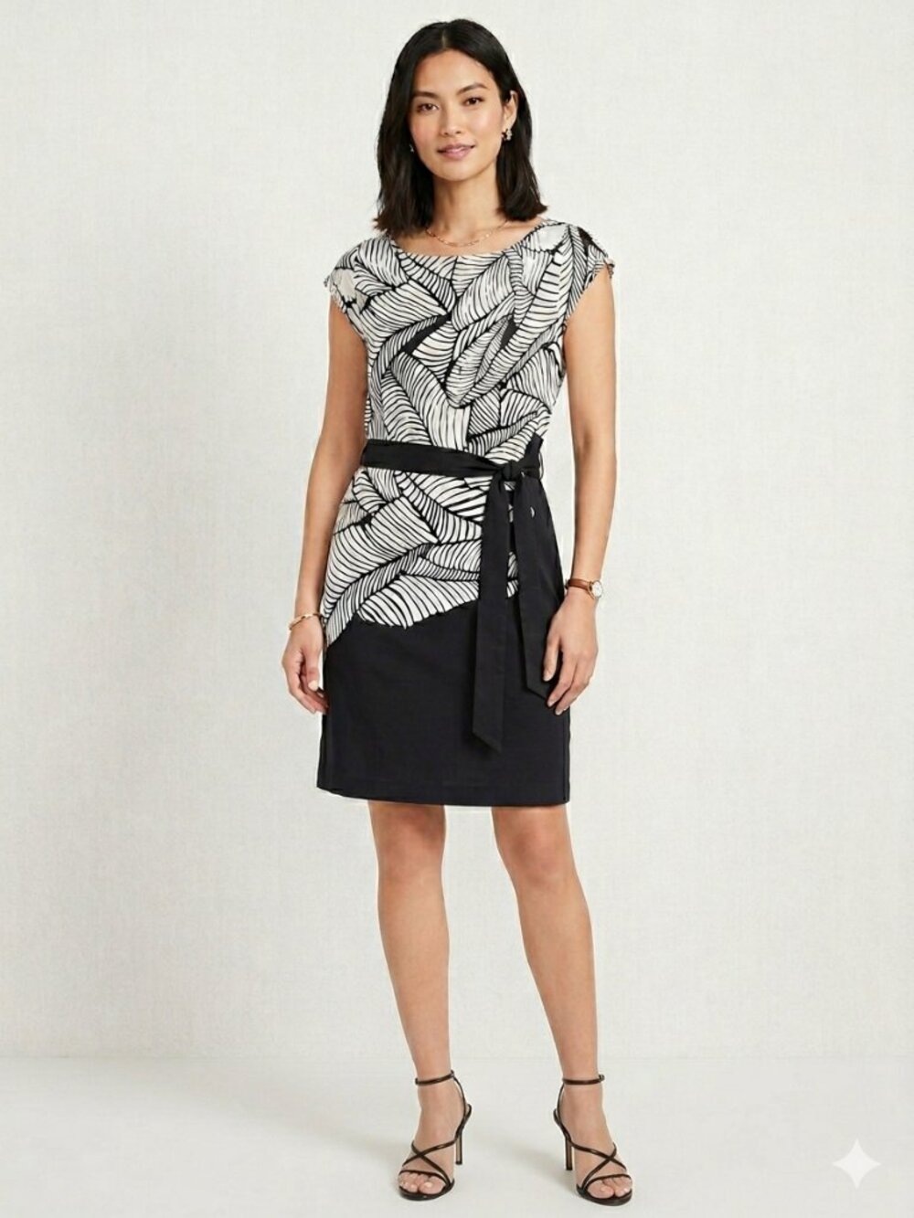 LOFT Black & White Fern Print Cap Sleeve Dress Size 8